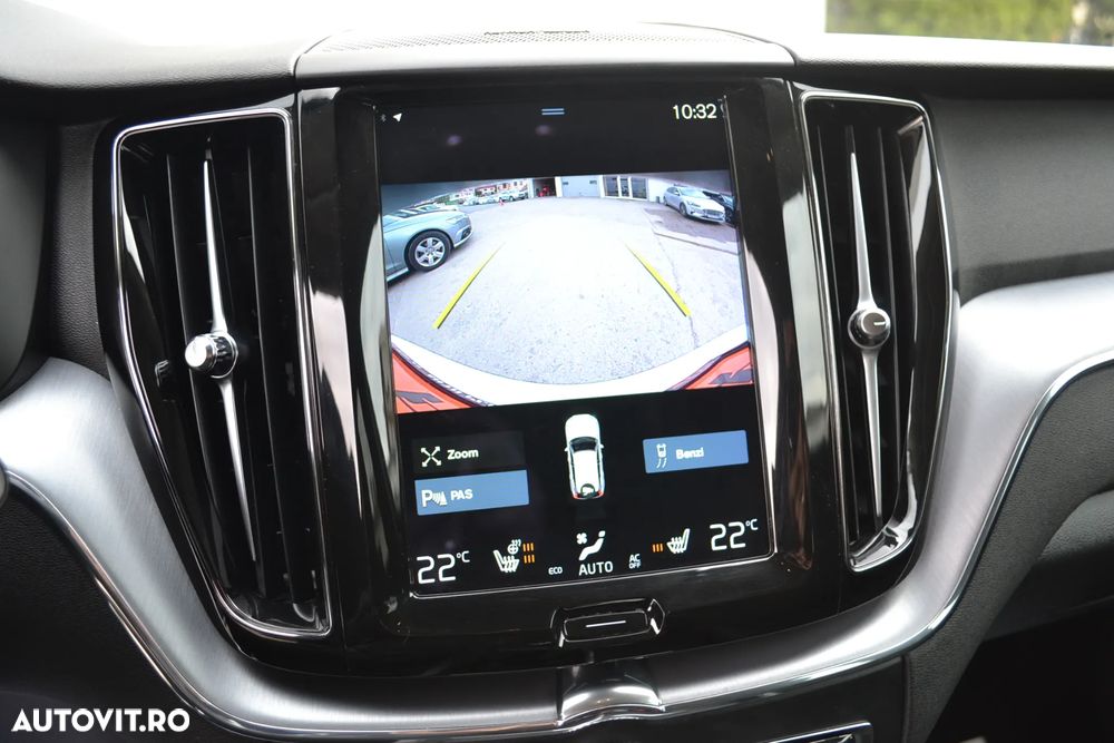 Volvo XC 60 B4 D AWD Geartronic Momentum Pro - 23