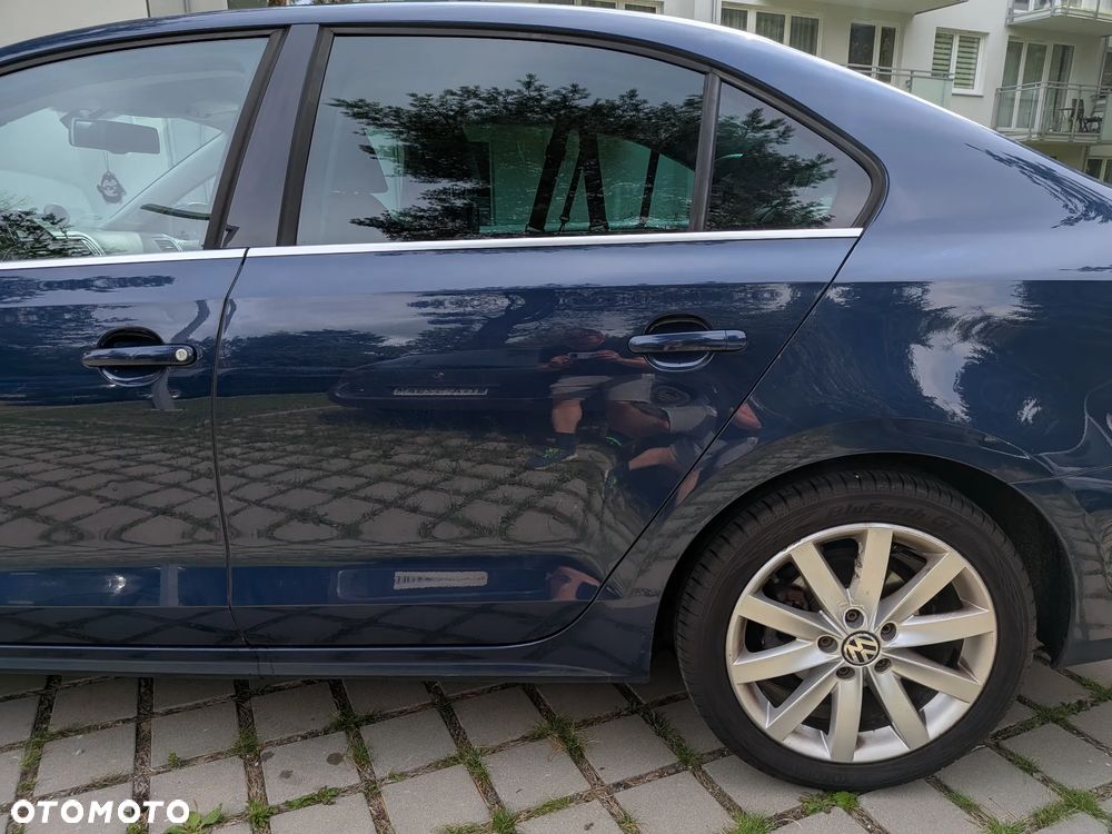 Volkswagen Jetta 2.0 TDI Highline - 17