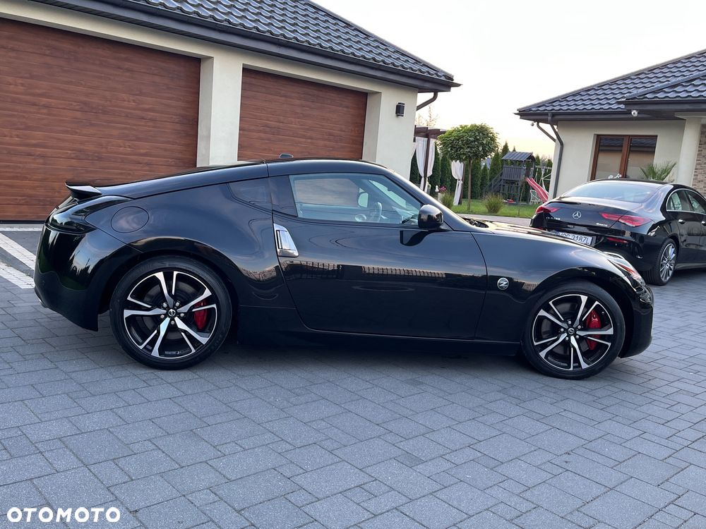 Nissan 370 Z - 37