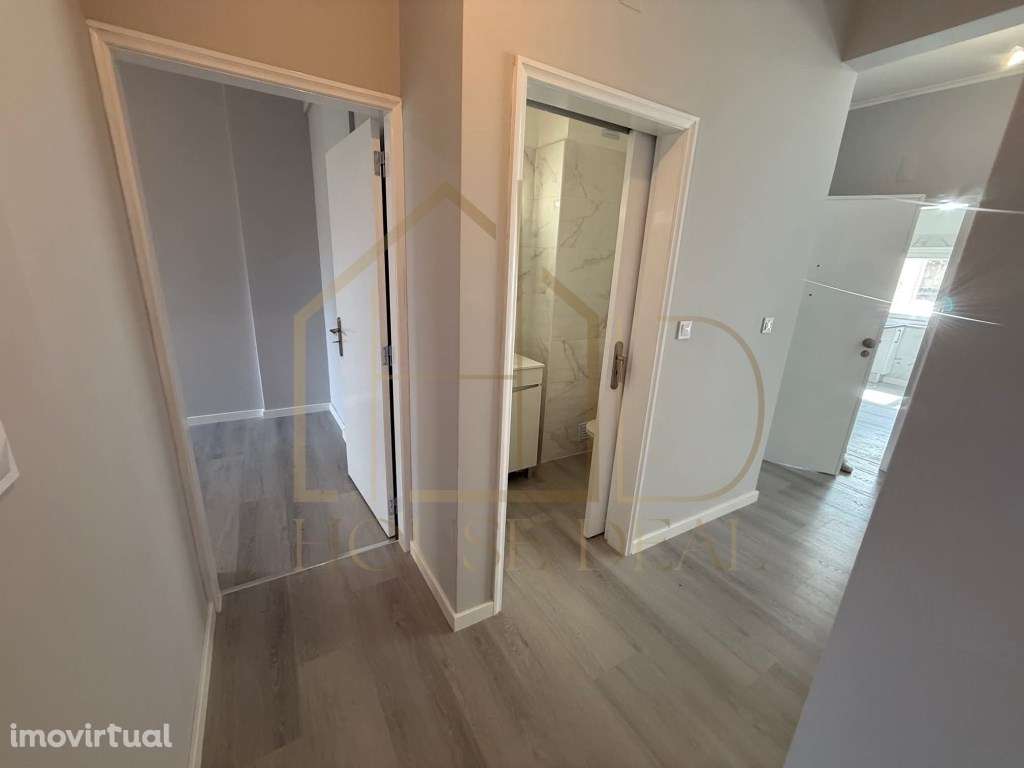 REMODELADO! Apartamento T3 no centro do Laranjeiro. - Grande imagem: 4/8