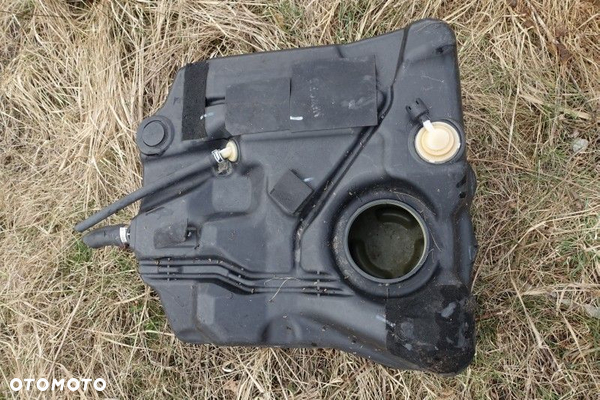 ZBIORNIK PALIWA BAK MAZDA 3 1.6CITD 04r.