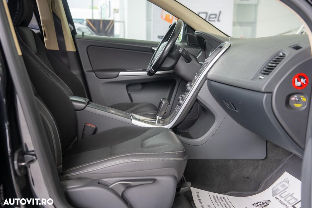 Volvo XC 60 D3 AWD Aut. Momentum - 15