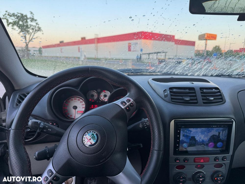Alfa Romeo GT 1.9 Multijet Distinctive - 8