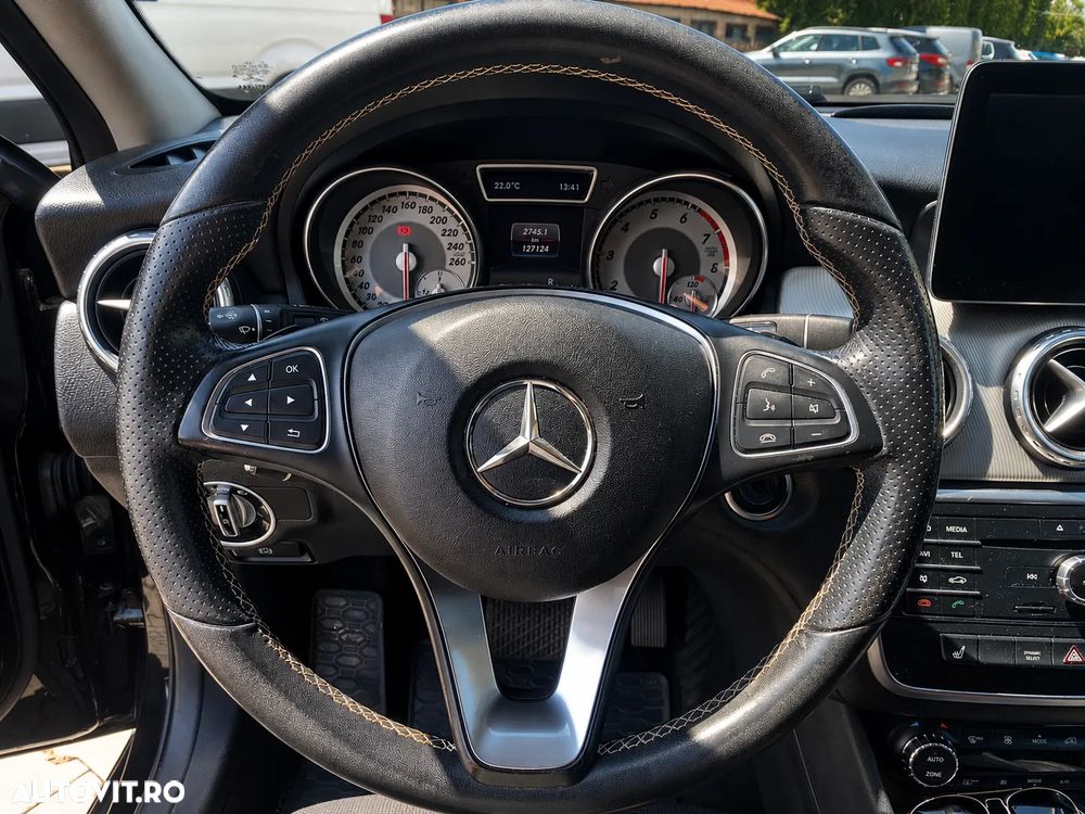 Mercedes-Benz GLA 180 7G-DCT Urban - 20