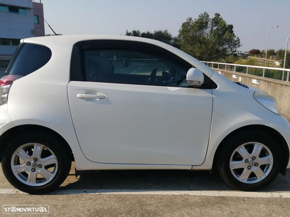 Toyota iQ 1.0 VVT-i 2 - 10
