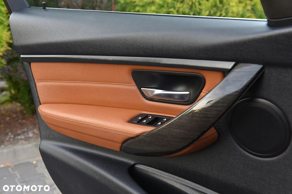 BMW Seria 3 318d Luxury Line - 26