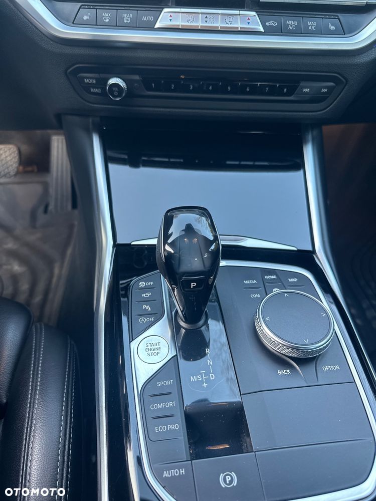 BMW Seria 3 330i xDrive - 14