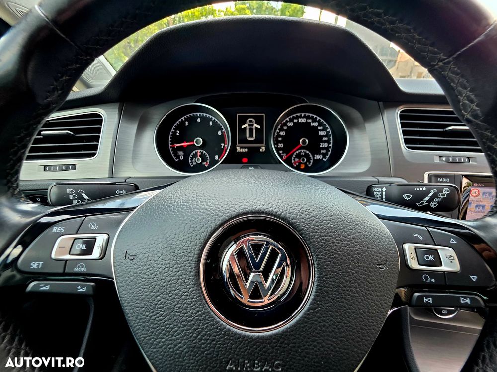 Volkswagen Golf - 10