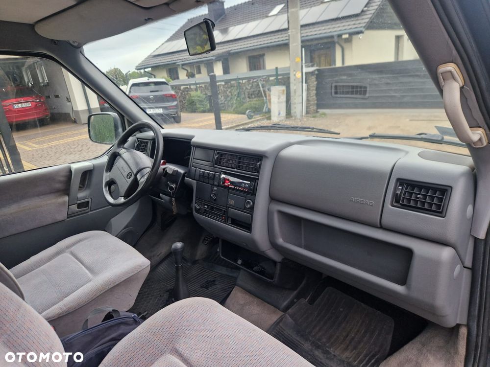 Volkswagen Multivan Standard - 22