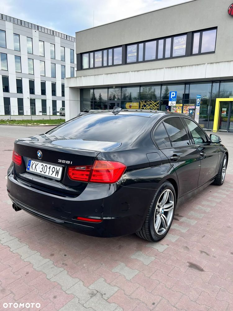 BMW Seria 3 328i Sport Line - 6