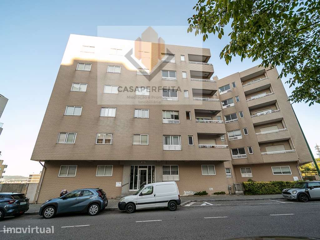 Apartamento T3 de 2 Frentes com Varanda, Box e Arrumo - Centro de Gaia - Grande imagem: 2/34