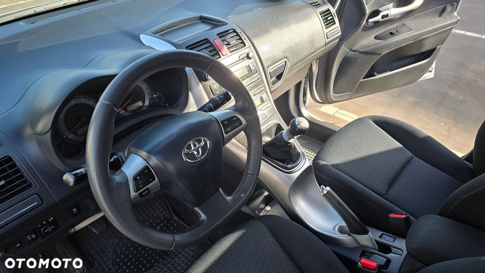 Toyota Auris 1.6 Active - 2