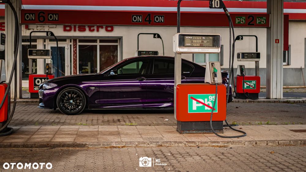 BMW Seria 5 550i - 12