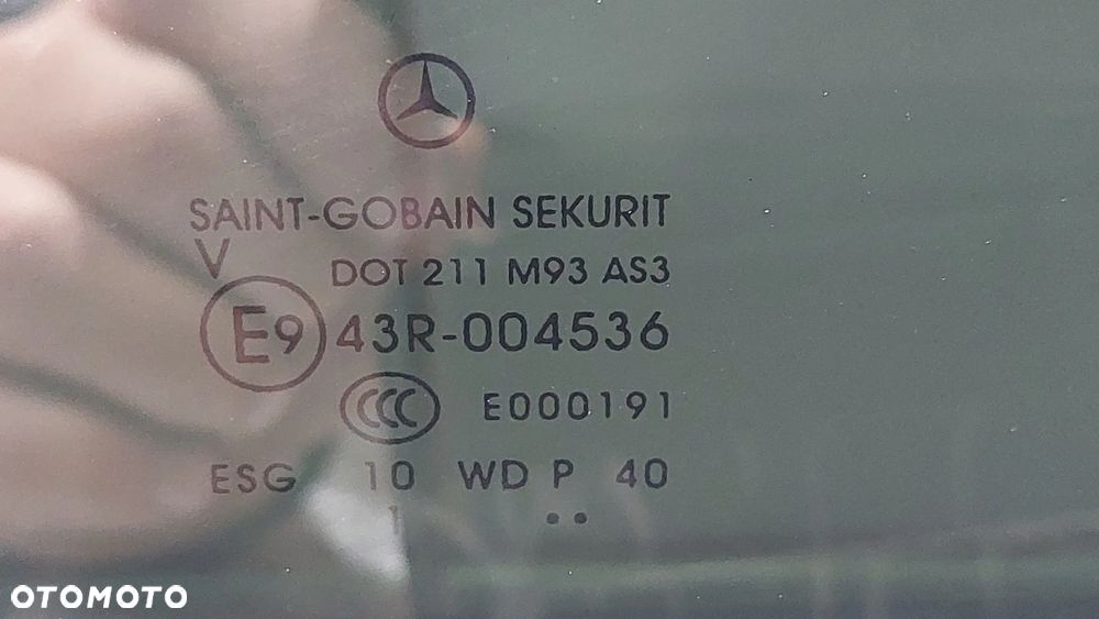 SZYBA DRZWI PRAWYCH PRZESUWNYCH MERCEDES V-KLASA R2021 - 2