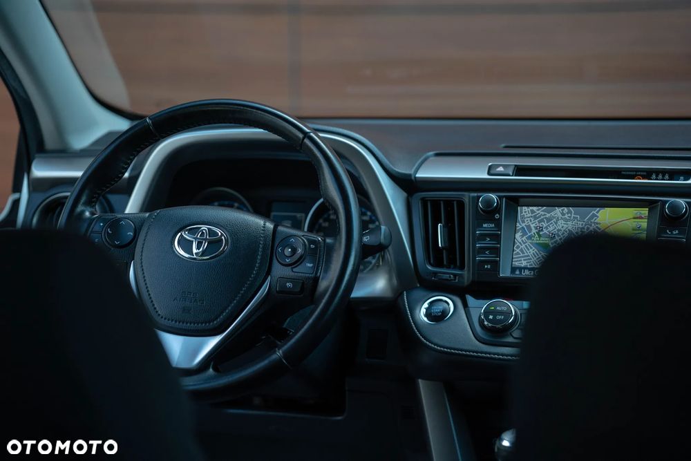 Toyota RAV4 2.0 D-4D Active 4x2 - 18