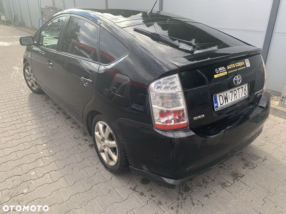 Toyota Prius - 4