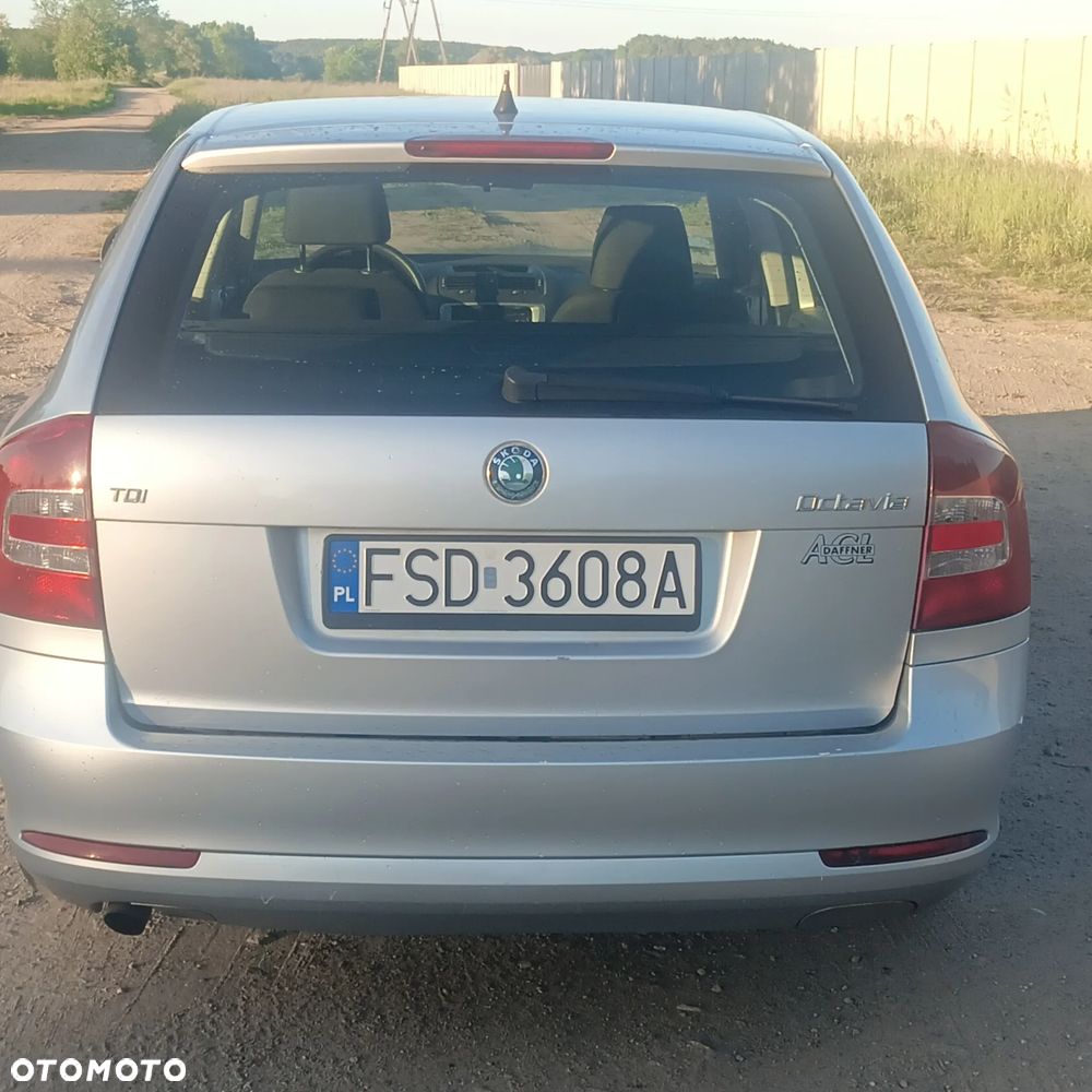 Skoda Octavia 1.6 TDI DPF Ambition - 2