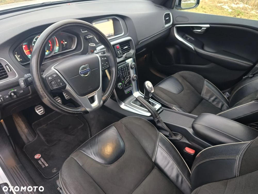 Volvo V40 T3 R Design - 26