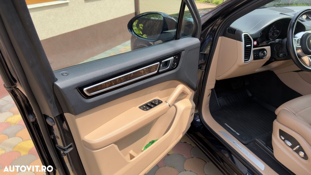 Porsche Cayenne Standard - 11