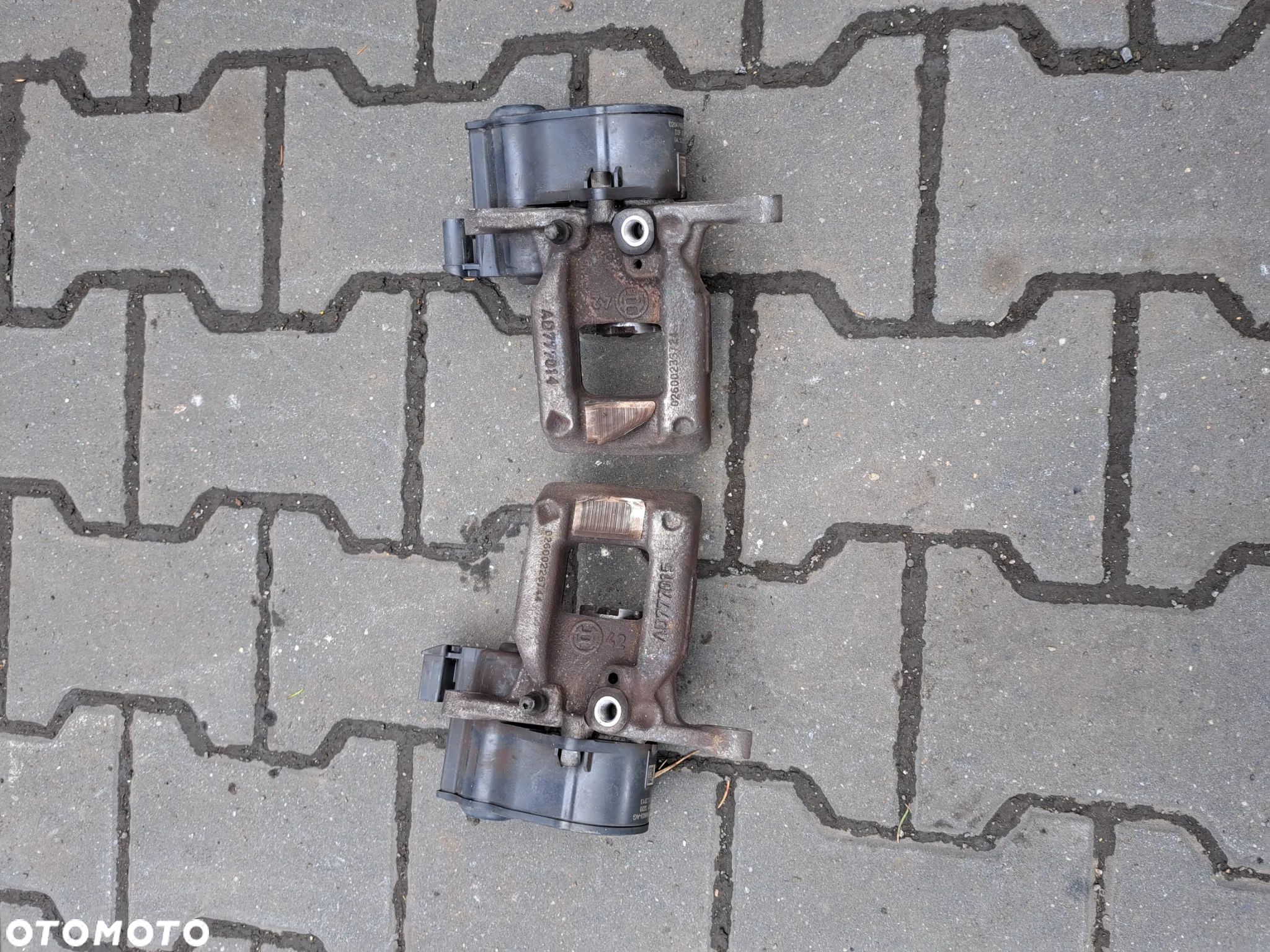 Peugeot 308 T9 Zacisk lewy tył prawy tył elektryczny Citroen C4 picasso II - 1