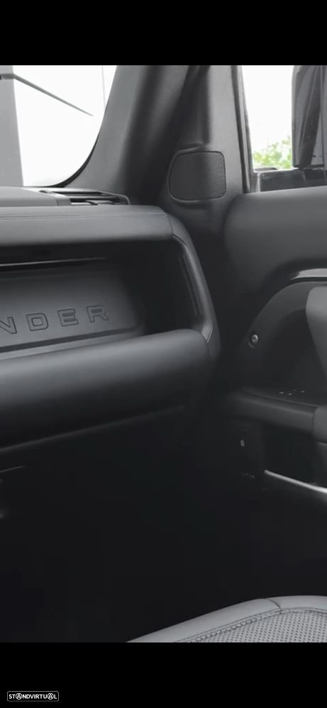 Land Rover Defender 110 P300e X-Dynamic SE - 11