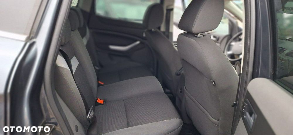 Ford Kuga - 12