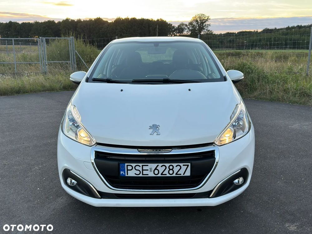 Peugeot 208 - 8