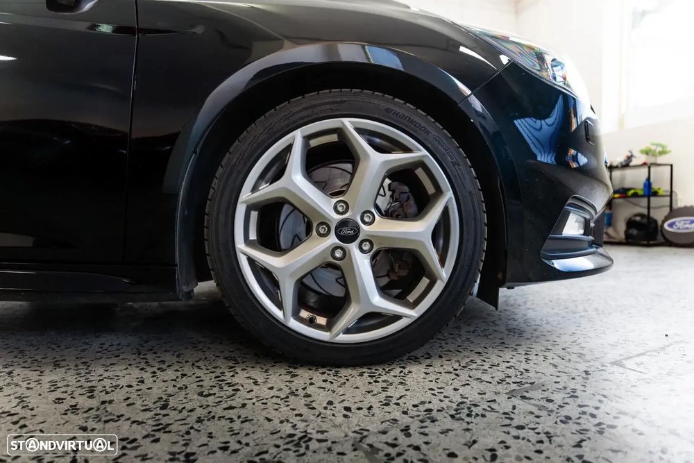Ford Focus 2.0 EcoBoost ST c/ Pack Pele Desportiva - 48