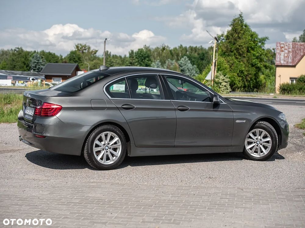 BMW Seria 5 525d xDrive - 14