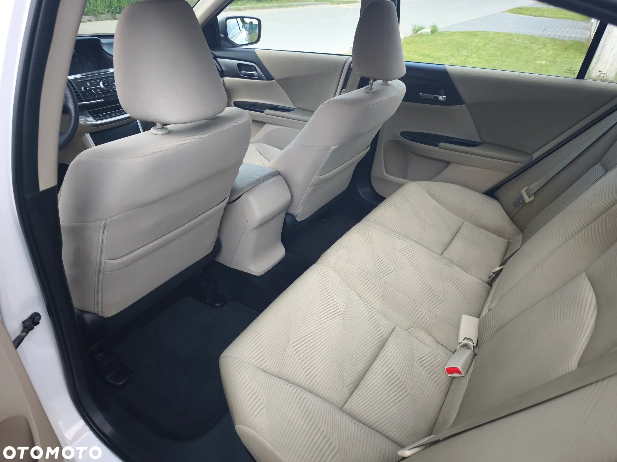 Honda Accord 2.4 LX - 12