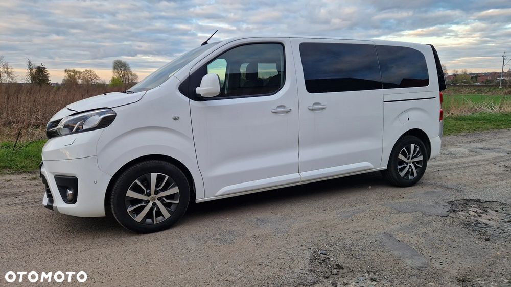 Toyota Proace Verso 2,0-l-D-4D L2 (8-Si.) Autm Team Deutschland - 2