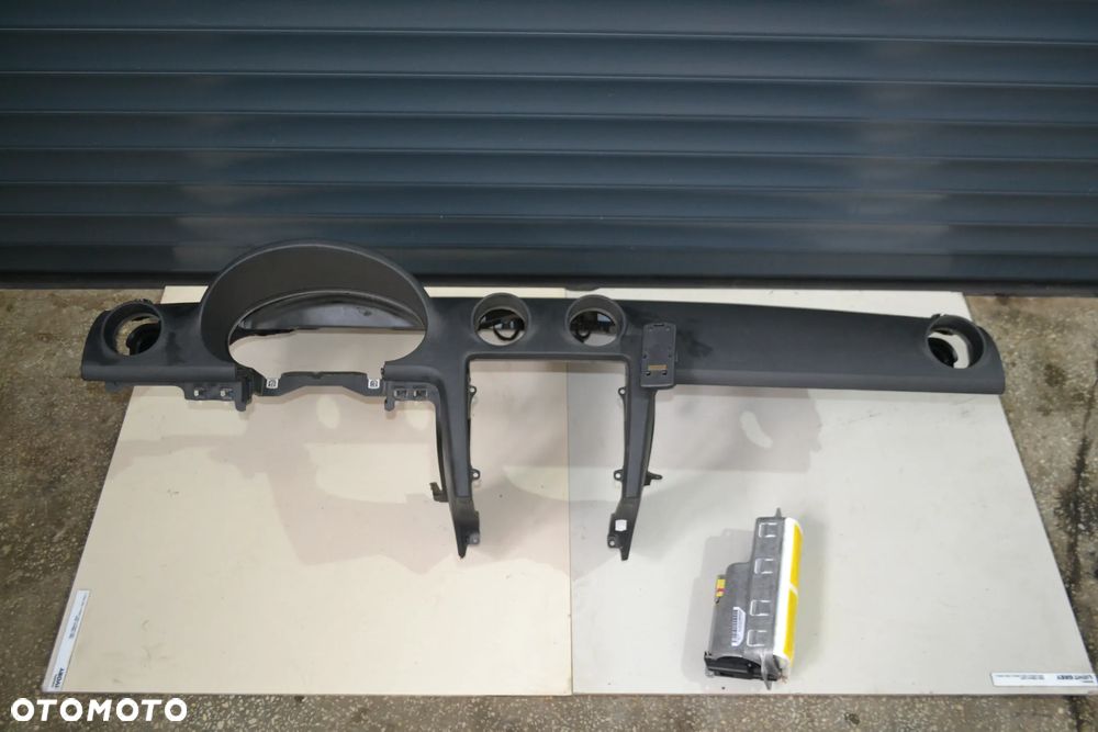 AUDI A3 8P DESKA ROZDZIELCZA KONSOLA CZARNA PODUSZKA AIRBAG PASAŻERA KPL 8P1857041A  POMORSKIE - 1