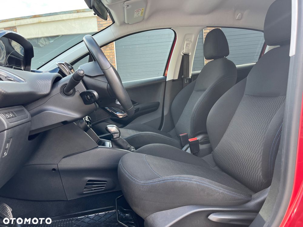 Peugeot 208 - 14