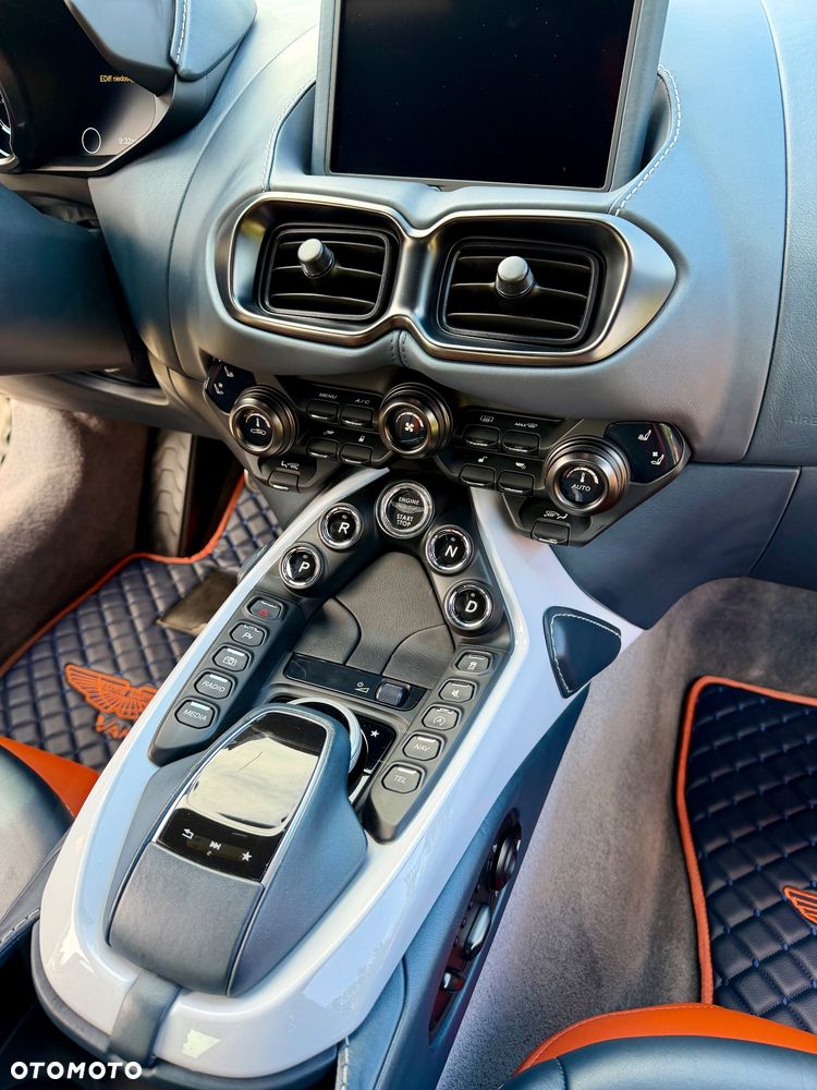 Aston Martin Vantage - 22