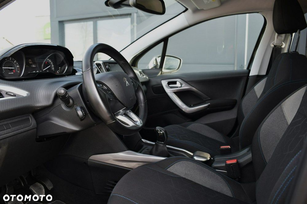 Peugeot 2008 1.2 Pure Tech Style - 12