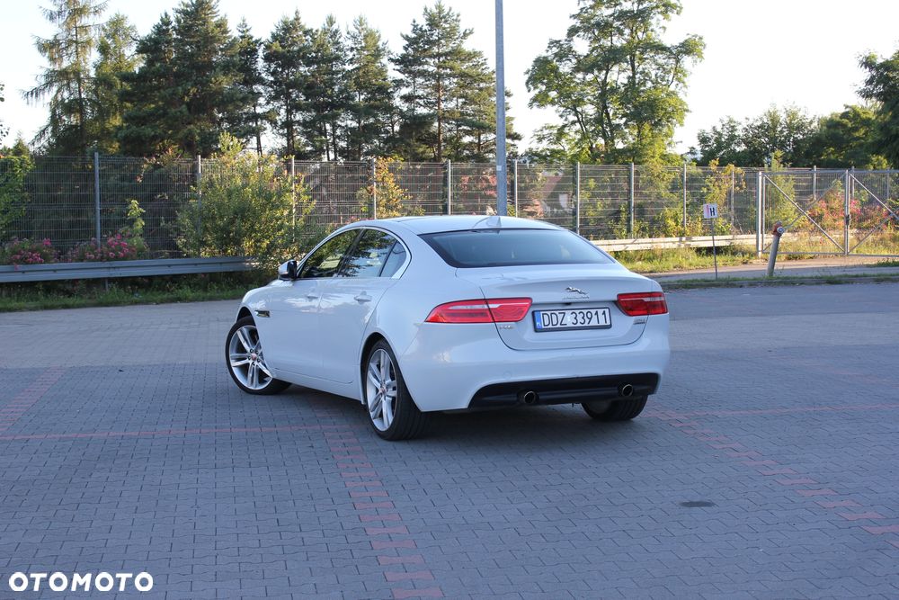 Jaguar XE S - 28