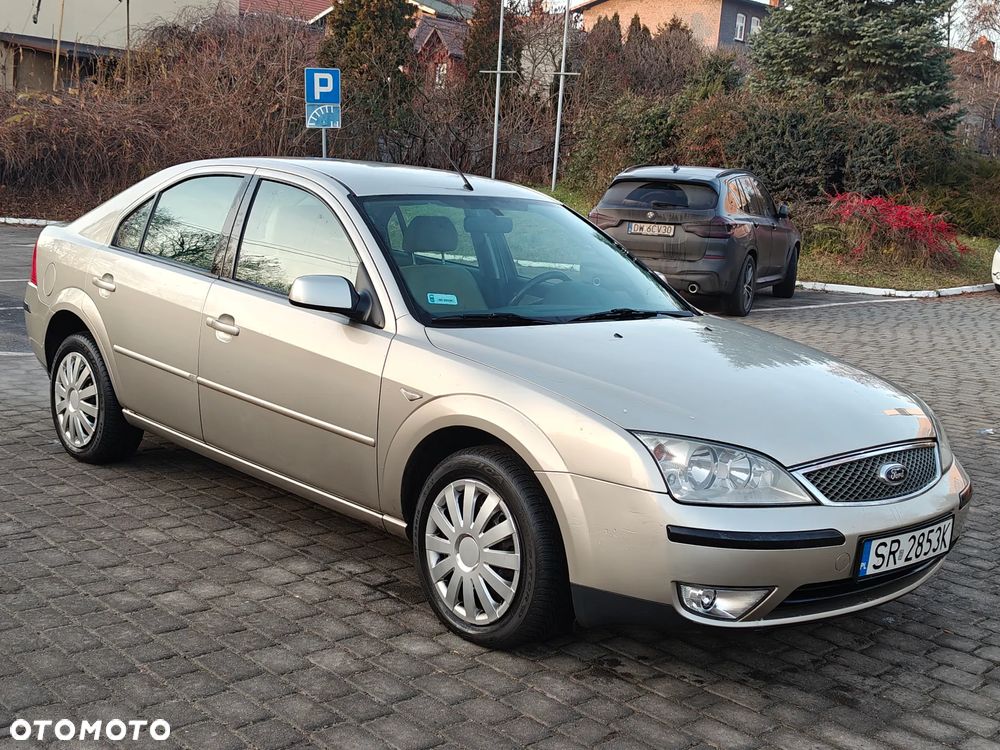 Ford Mondeo 2.0 Ambiente - 11
