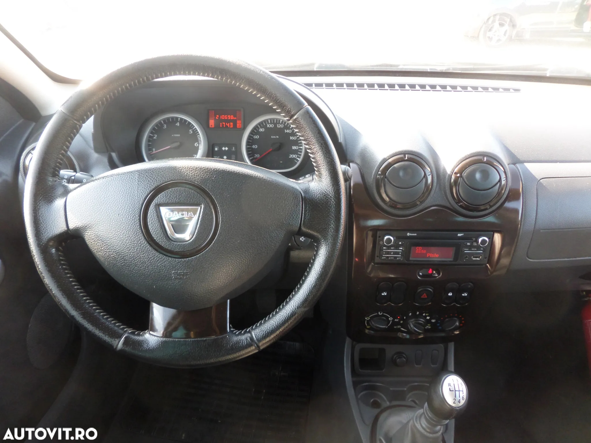 Dacia Duster 1.5 dCi 4x2 Laureate - 28
