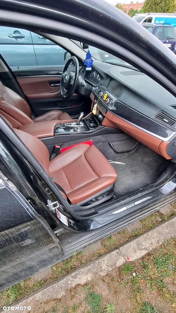 BMW Seria 5 530d xDrive - 9