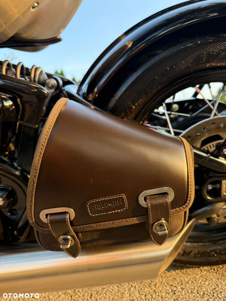 Triumph Bonneville Bobber - 9