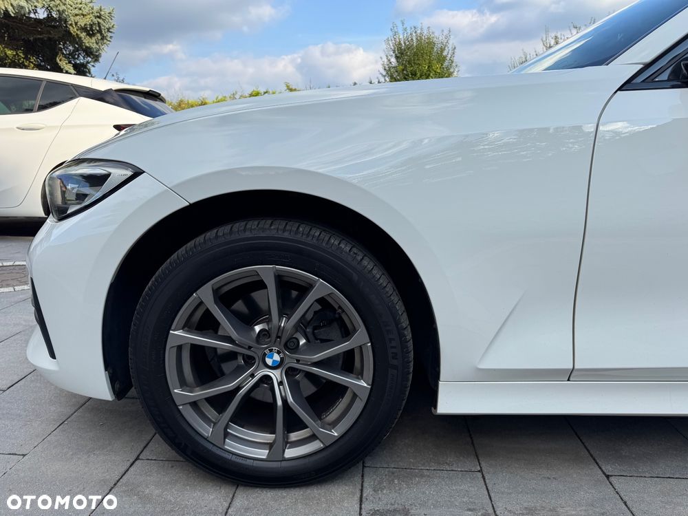 BMW Seria 3 320i xDrive Advantage sport - 11