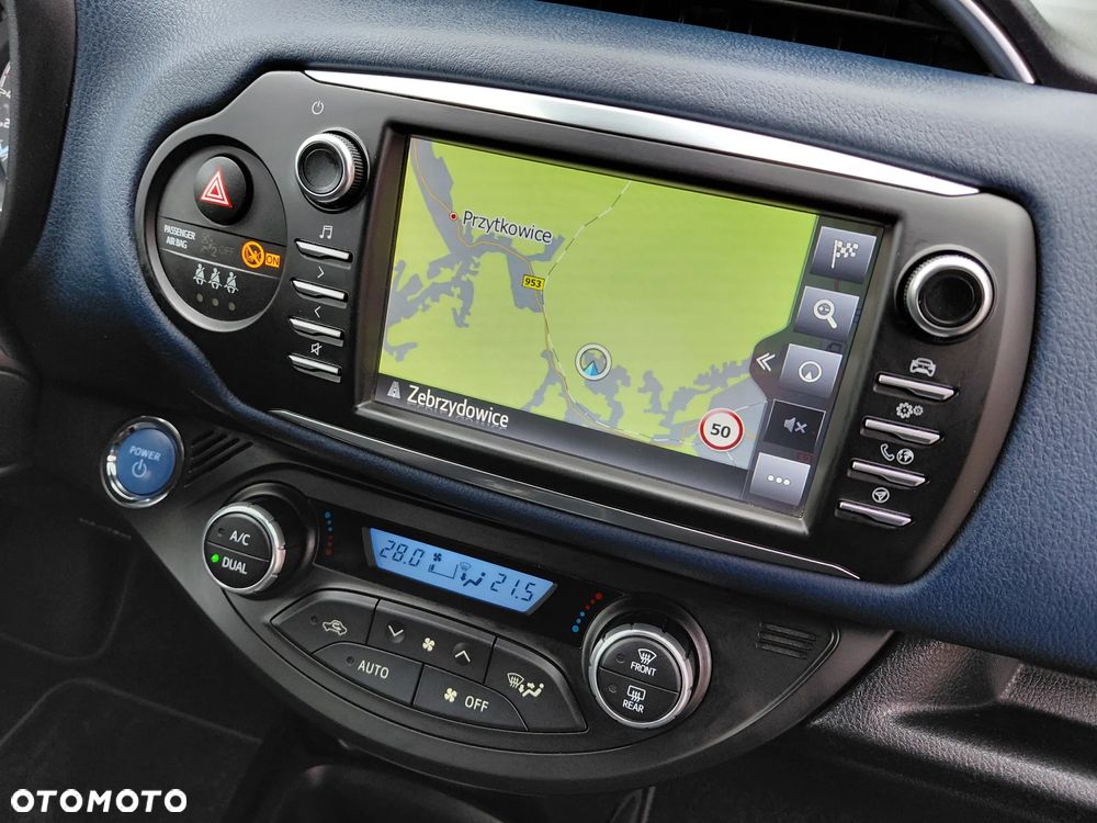 Toyota Yaris Hybrid 100 Selection Platinum - 24