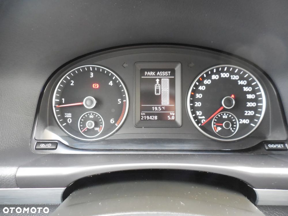 Volkswagen Touran 2.0 TDI DPF BlueMotion Technology Comfortline - 20