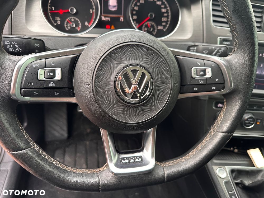 Volkswagen Golf - 14
