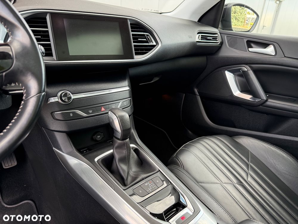 Peugeot 308 1.2 PureTech Allure S&S - 23