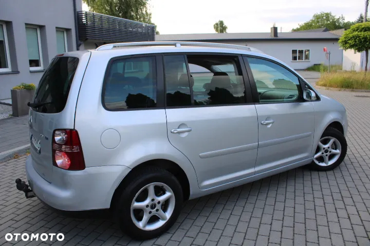 Volkswagen Touran 2.0 TDI Highline DSG - 16