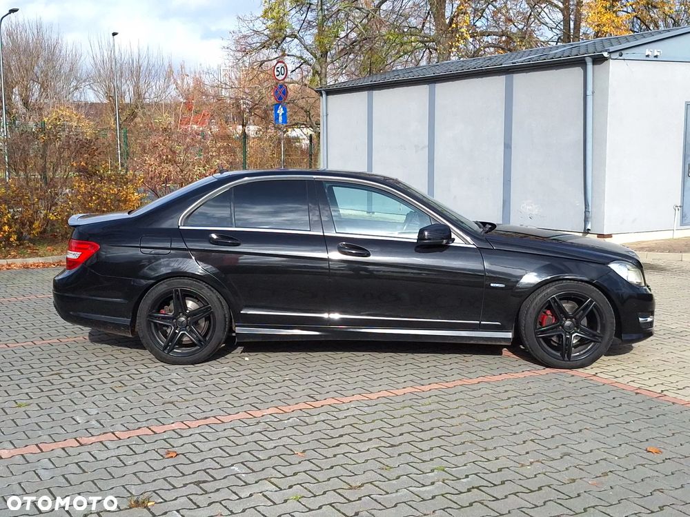 Mercedes-Benz Klasa C 180 CGI BlueEFFICIENCY Avantgarde - 6