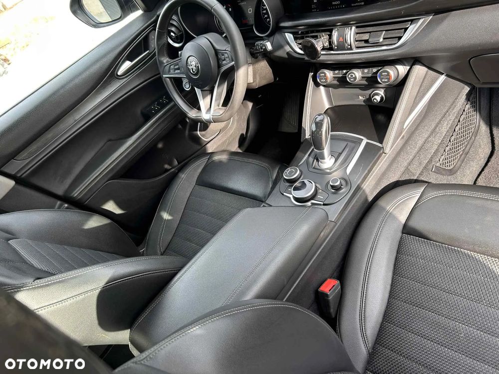 Alfa Romeo Stelvio - 30