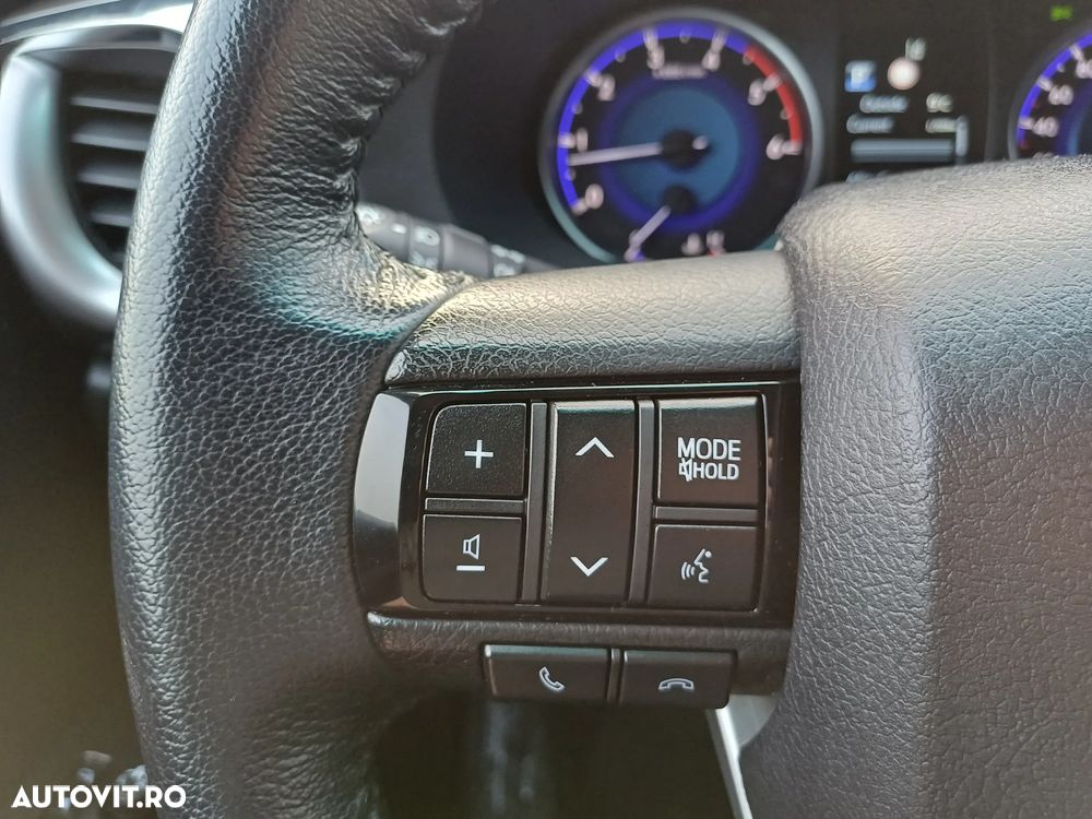 Toyota Hilux 4x4 Double Cab A/T Invincible - 23