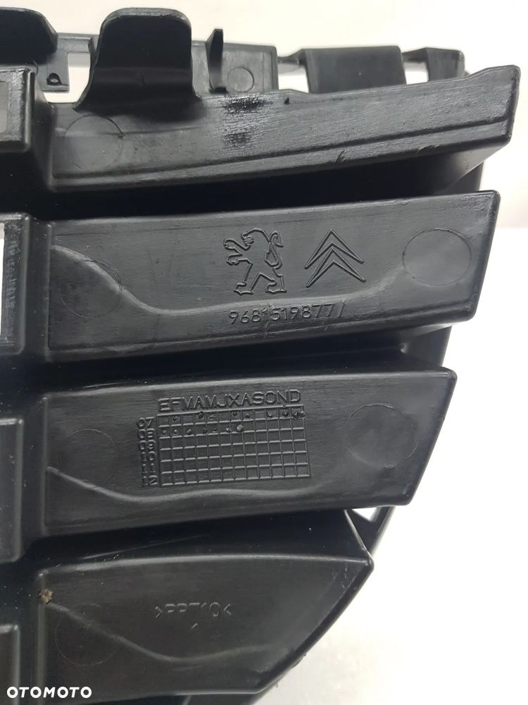 PEUGEOT PARTNER CITROEN BERLINGO III 07- KRATKA ŚRODKOWA ZDERZAKA PRZEDNIEGO , NR 9681519877 , NR AUKCJI K16 - 18